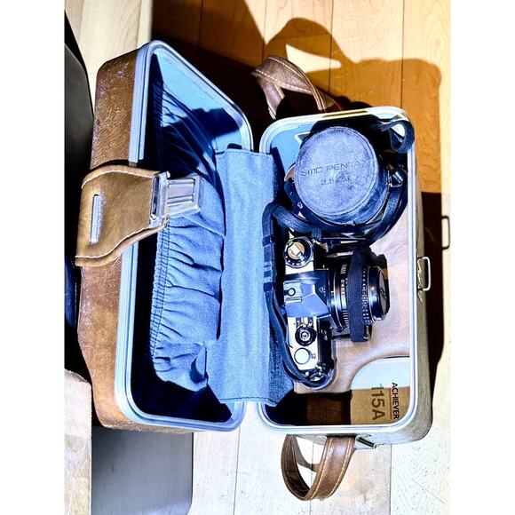 Vintage Asahi Pentax ME 35mm Film Camera Kit w/ SMC Lenses, Flash, Manuals &Case - Picture 10 of 16